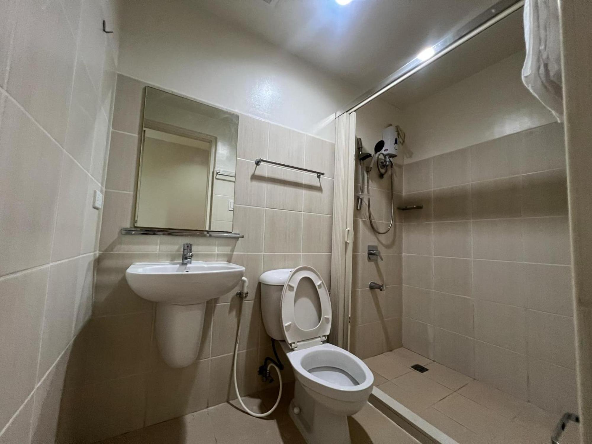 Aparthotel 2br Grand Riviera By Mrsayla Manila