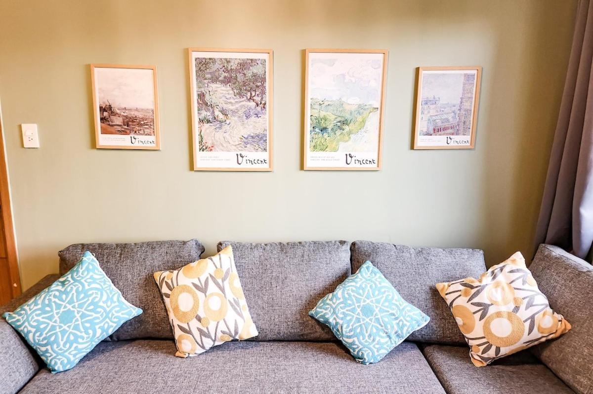 Artsy 110sqm 2br In Moa 200mbps Wifi Xbox Printer Apartment *