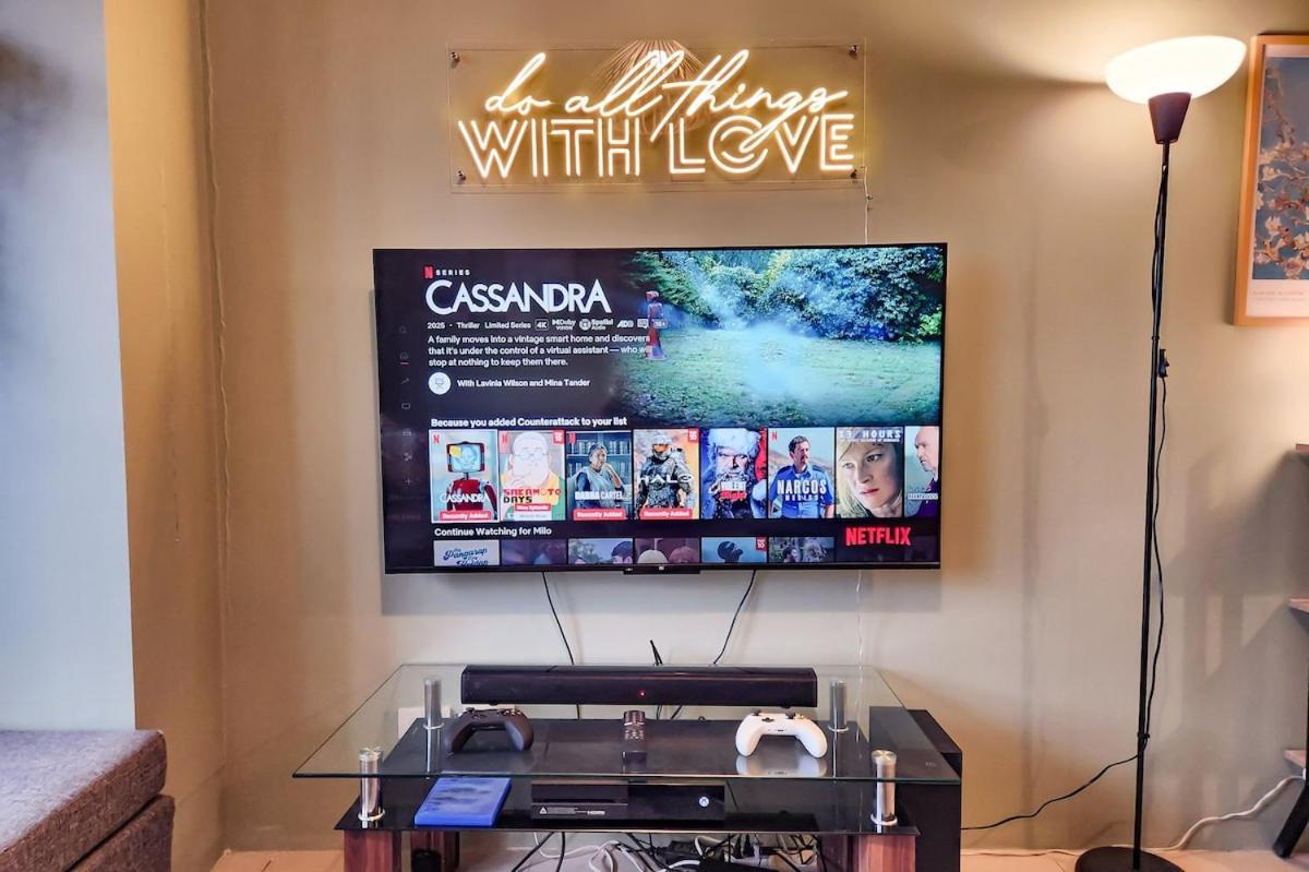 Artsy 110sqm 2br In Moa 200mbps Wifi Xbox Printer *