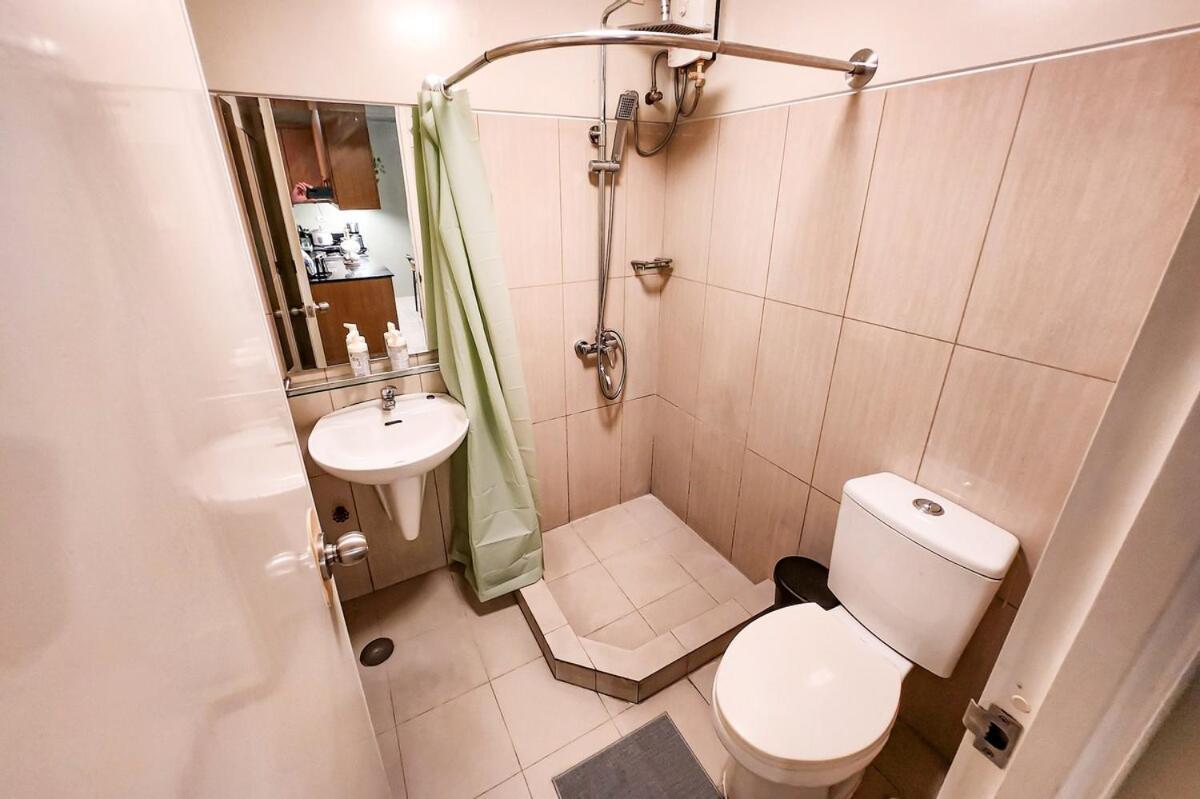 Artsy 110sqm 2br In Moa 200mbps Wifi Xbox Printer Apartment Manila