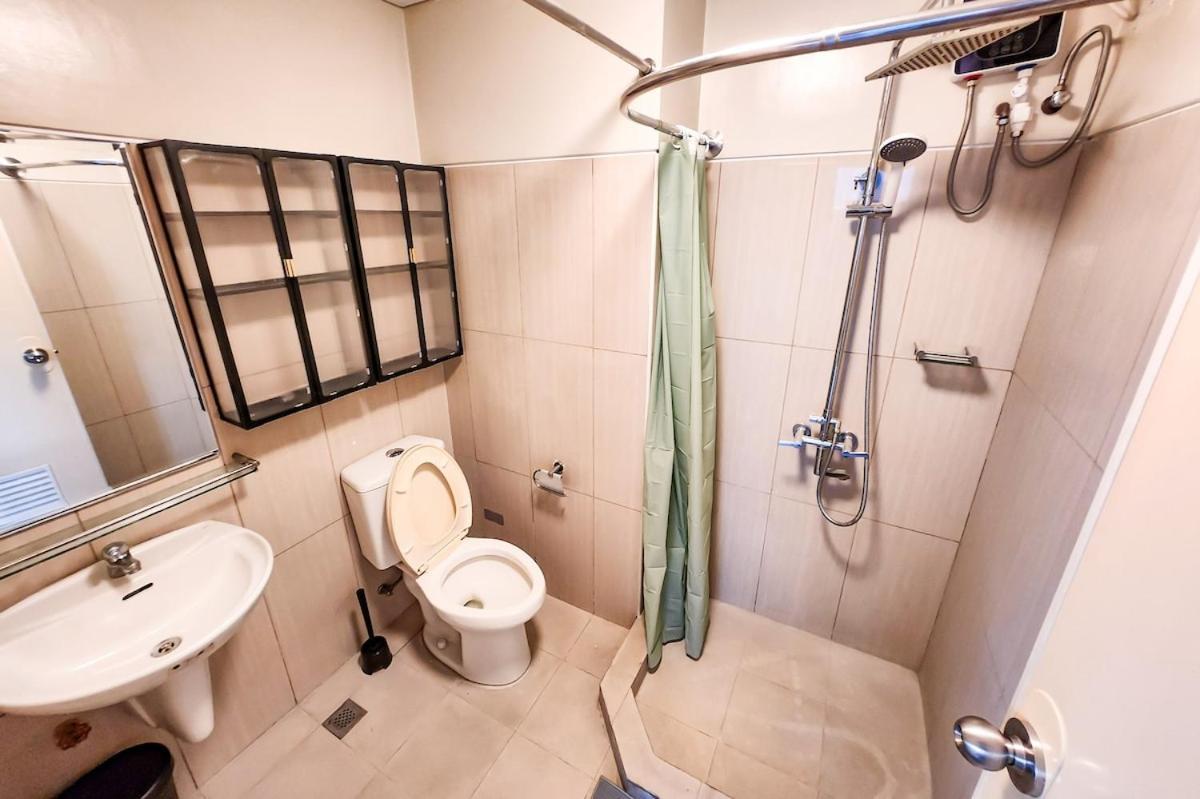 Artsy 110sqm 2br In Moa 200mbps Wifi Xbox Printer * Manila