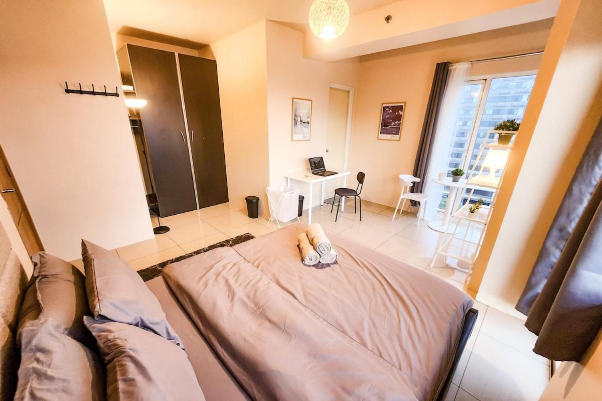 Artsy 110sqm 2br In Moa 200mbps Wifi Xbox Printer Manila