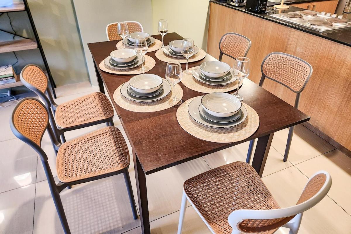 Apartment Artsy 110sqm 2br In Moa 200mbps Wifi Xbox Printer *