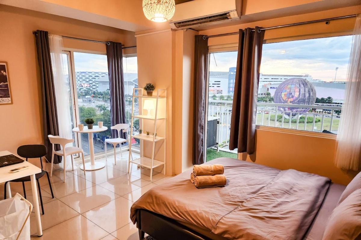 Artsy 110sqm 2br In Moa 200mbps Wifi Xbox Printer Manila