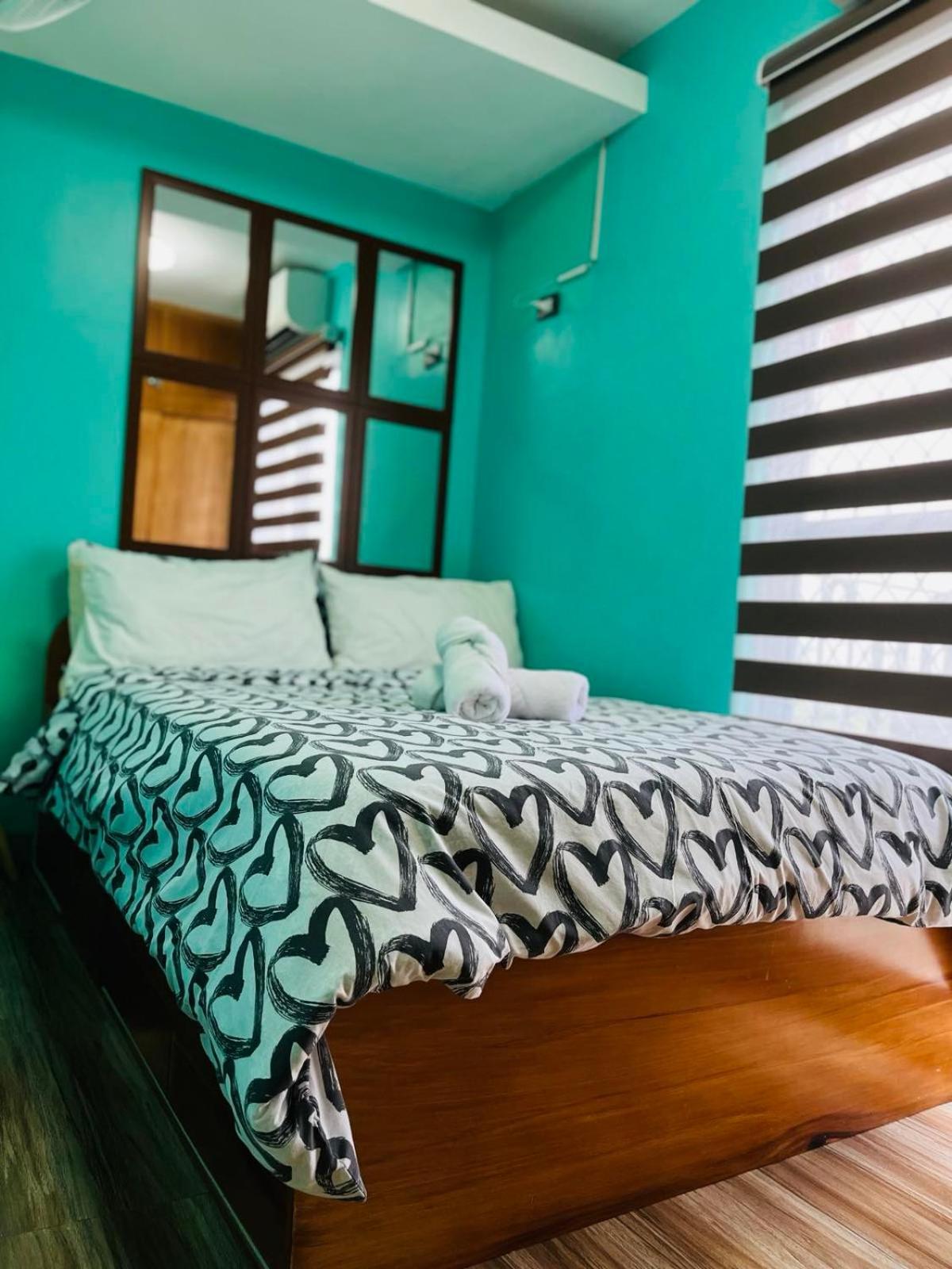Apartment Spacious & Cozy 1-bedroom, Sleeps 2-4 *