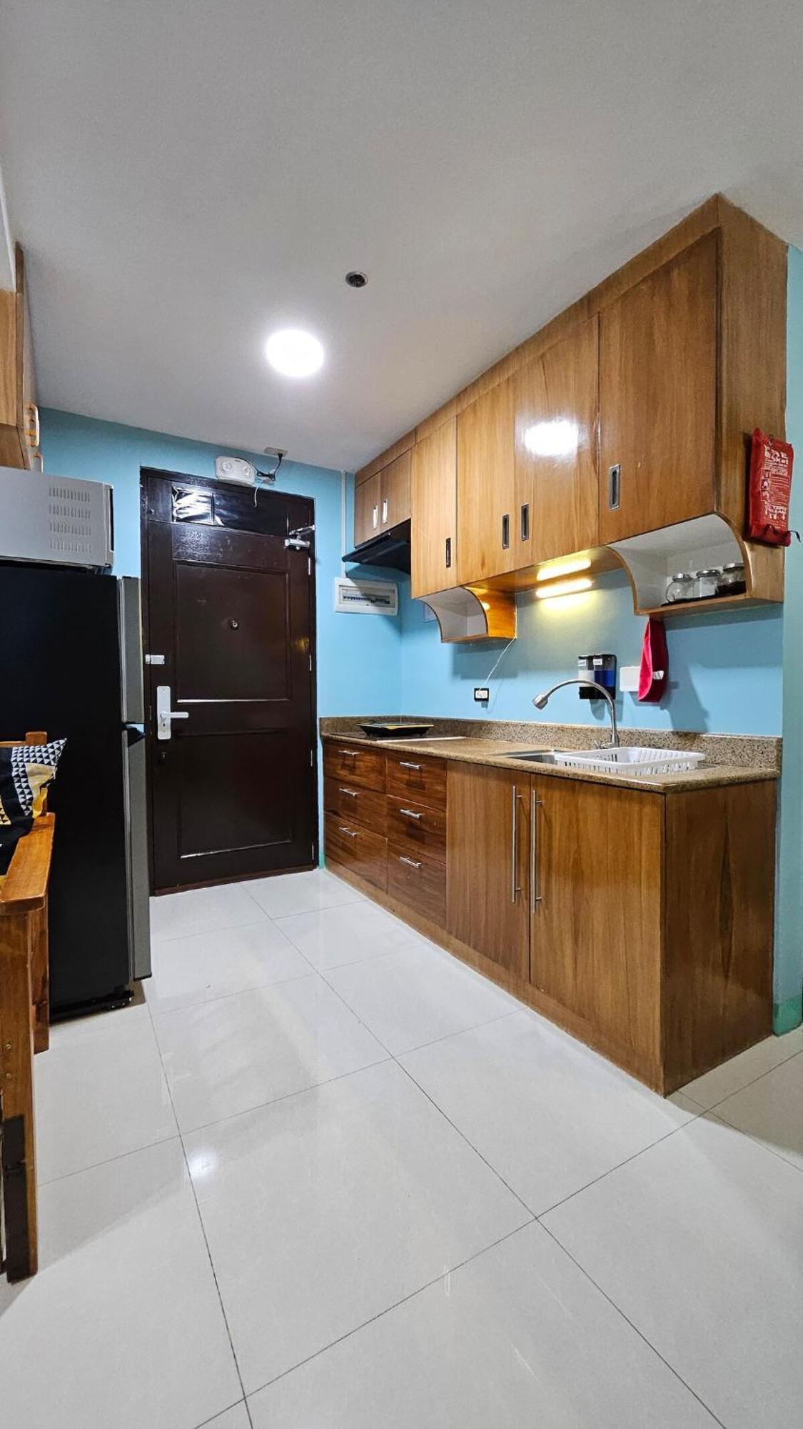 Spacious & Cozy 1-bedroom, Sleeps 2-4 Apartment Manila
