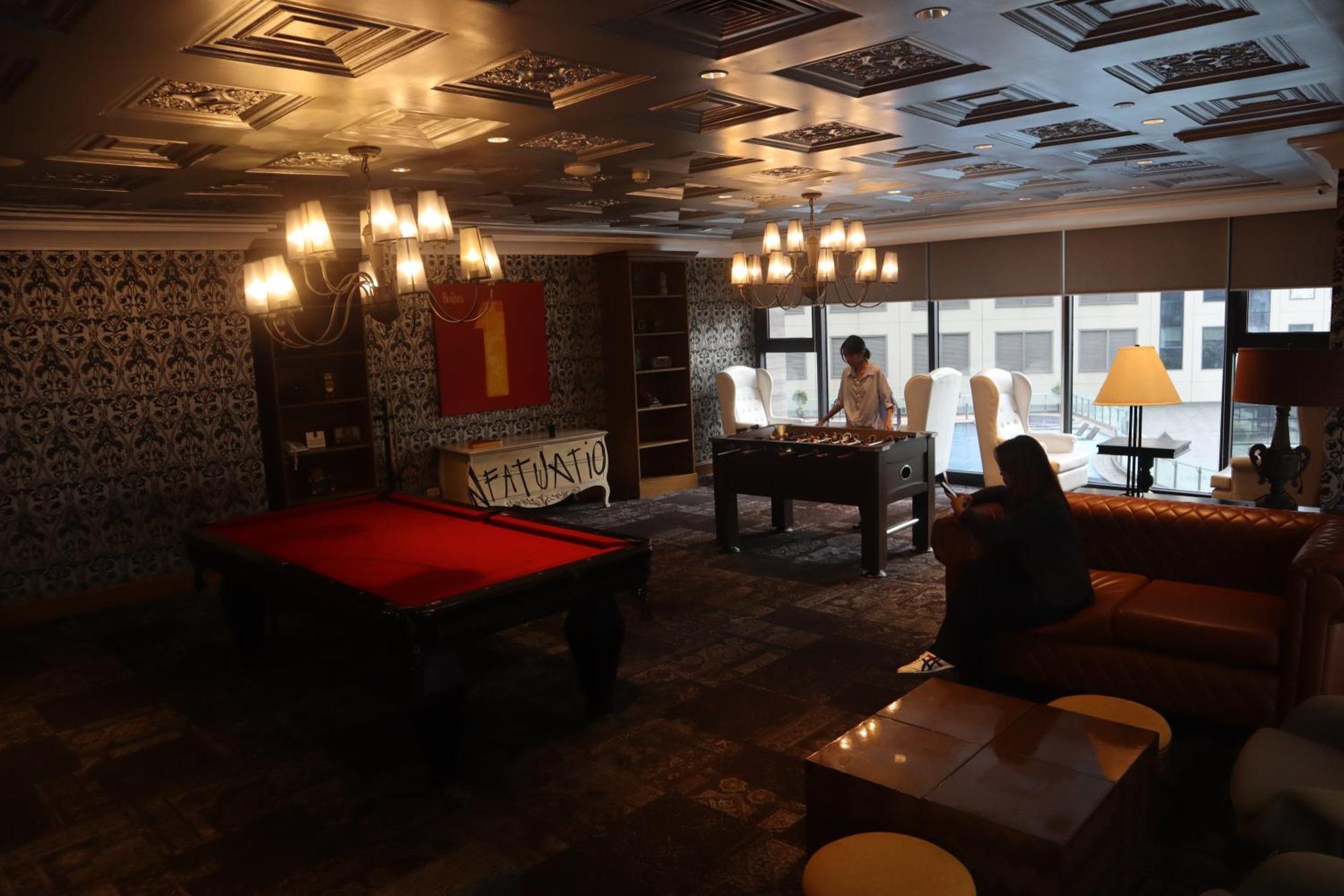Aparthotel With Free Amenities Access At Poblacion Makati