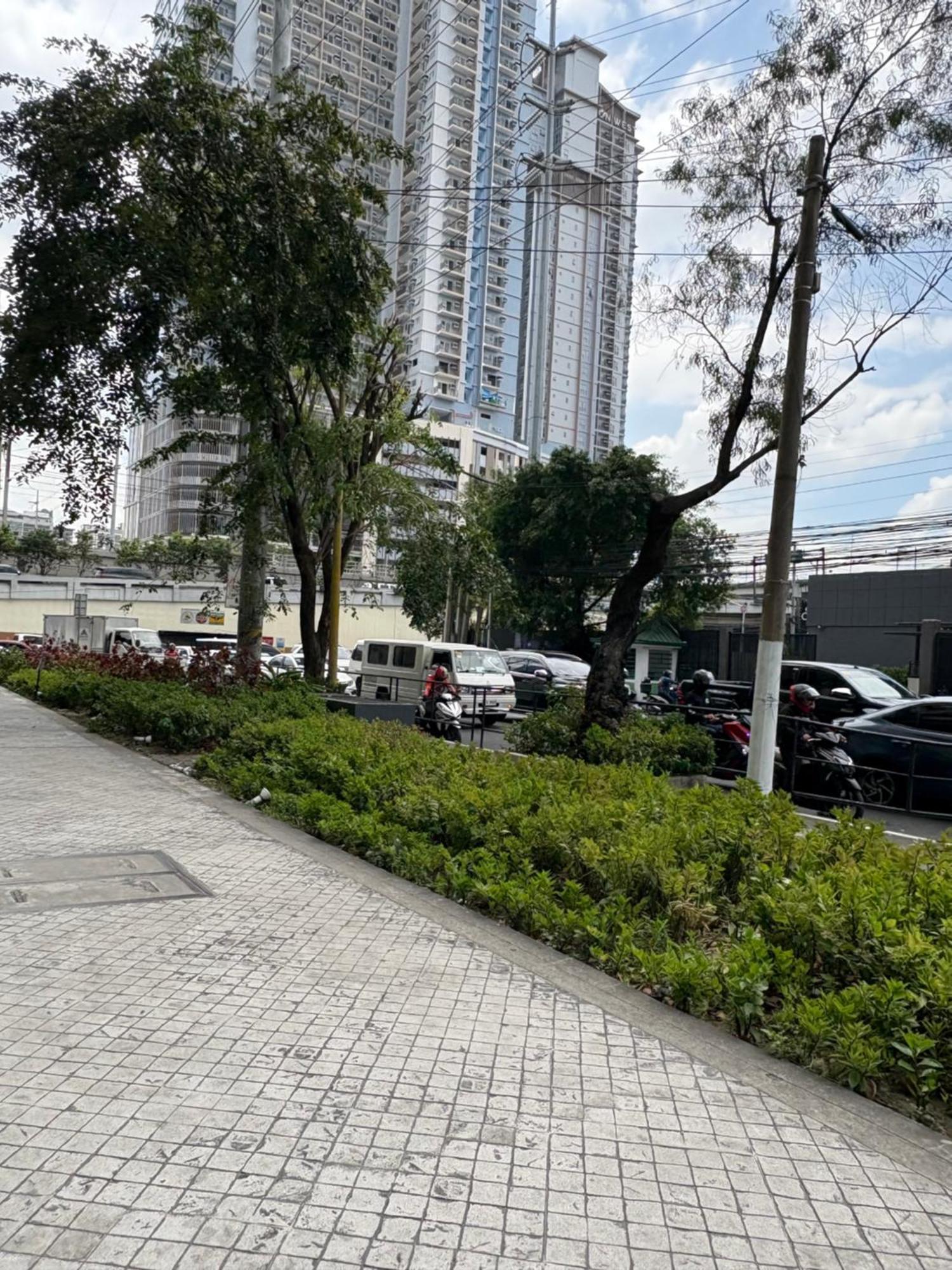 San Lorenzo Place Mall & Residences Tower 3 By Magallanes Mrt Station Makati Apartment