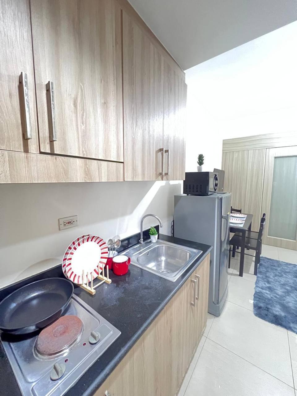Unistay Shore Amazing Pool View 4* Pasay