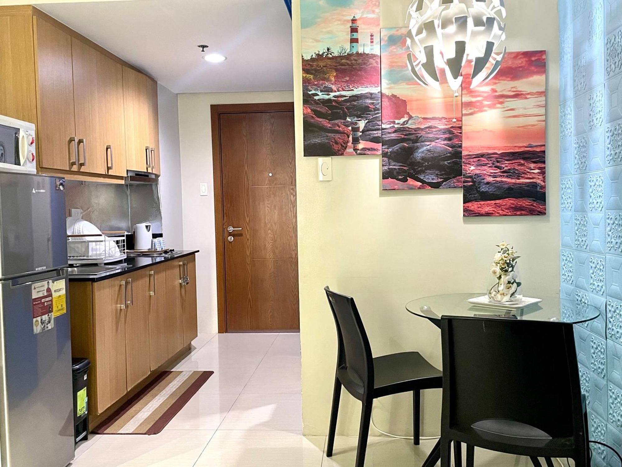 Moa Shell Residences - Big Balcony Facing Pool Apartment Manila