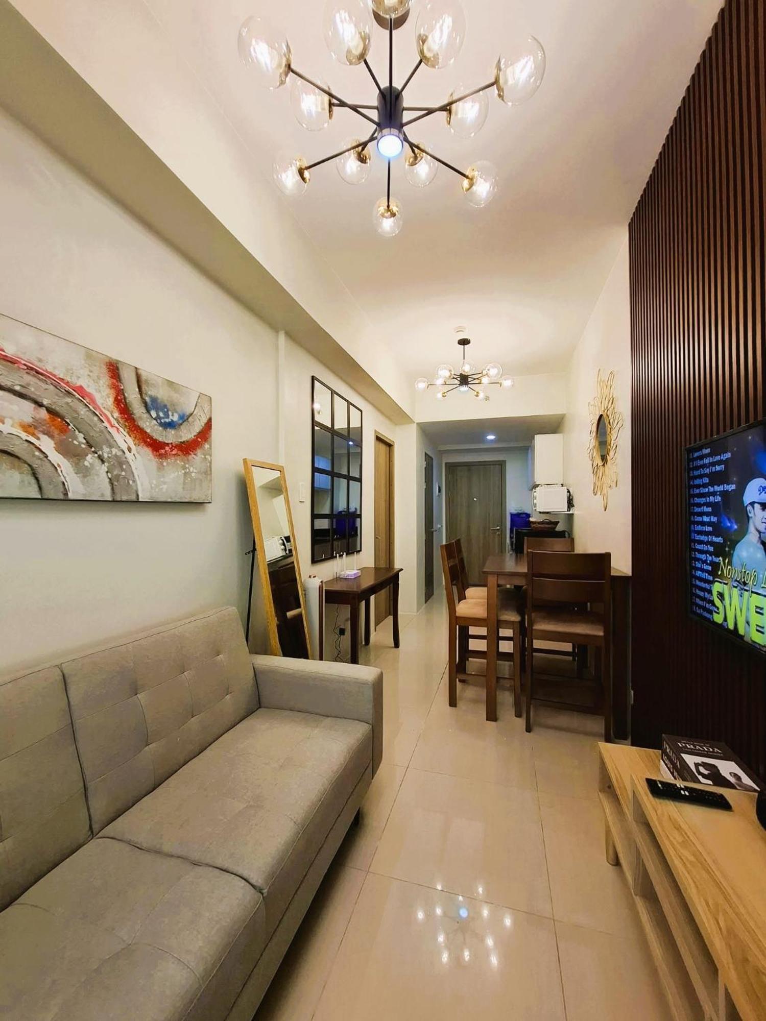 Apartment Stylish And Comfy Manila
