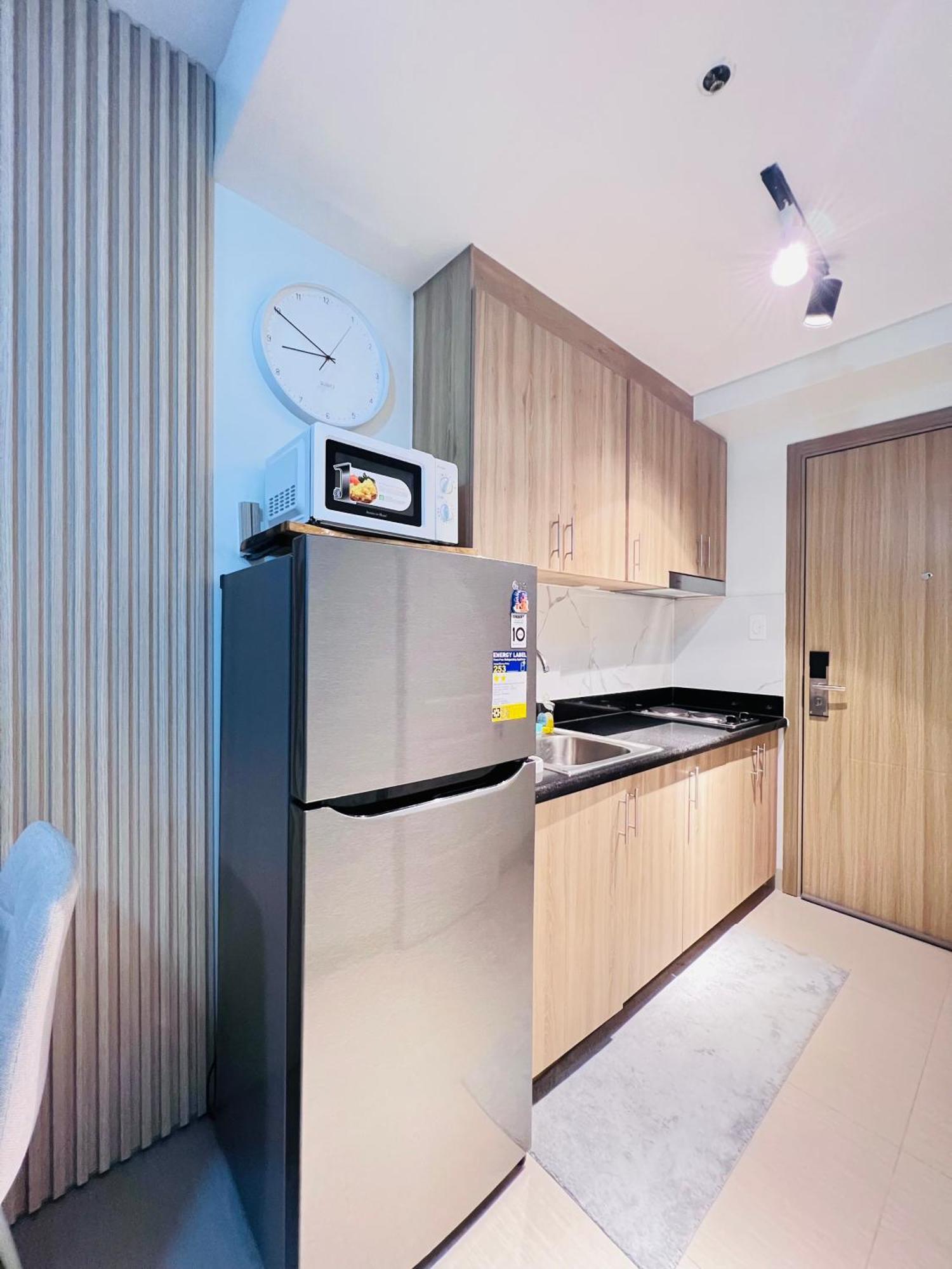Staycation Near Sm Moa By Shara Dungo *