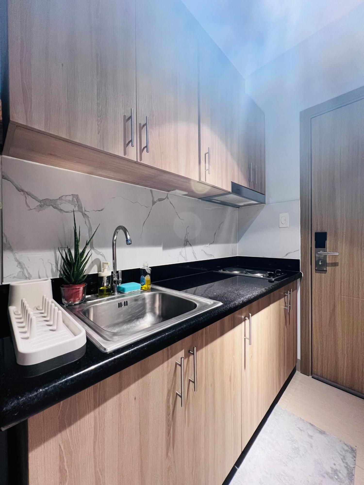 Staycation Near Sm Moa By Shara Dungo Aparthotel