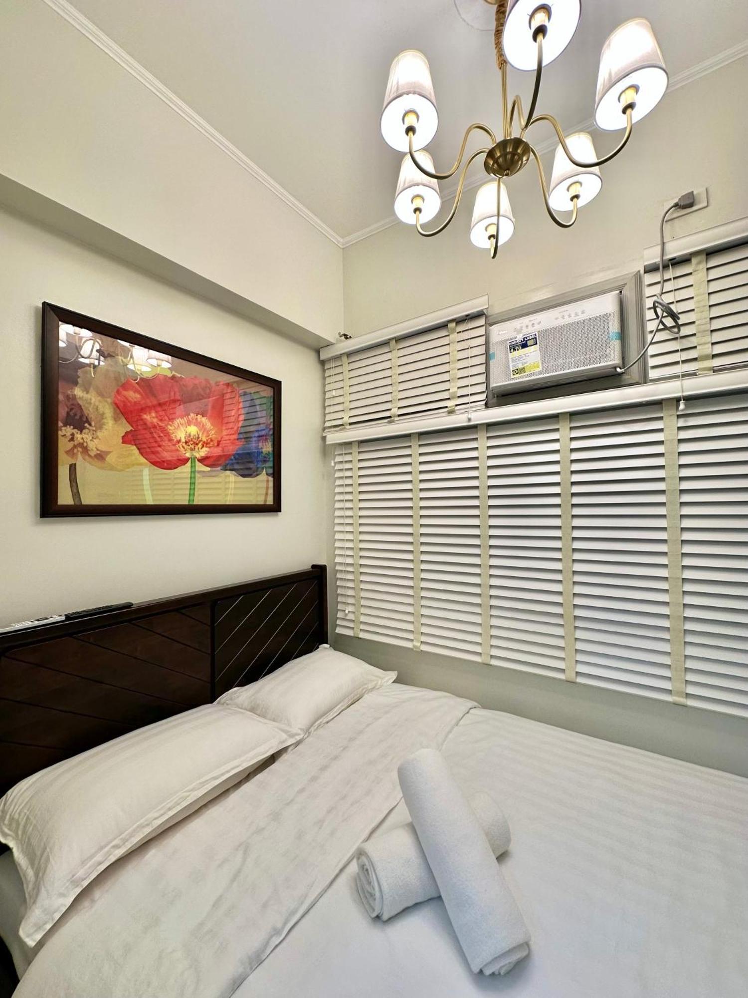Aparthotel Two Condominium, Alabang Northgate Cyberzone, Gray-fiber Wi-fi Netflix Ready *