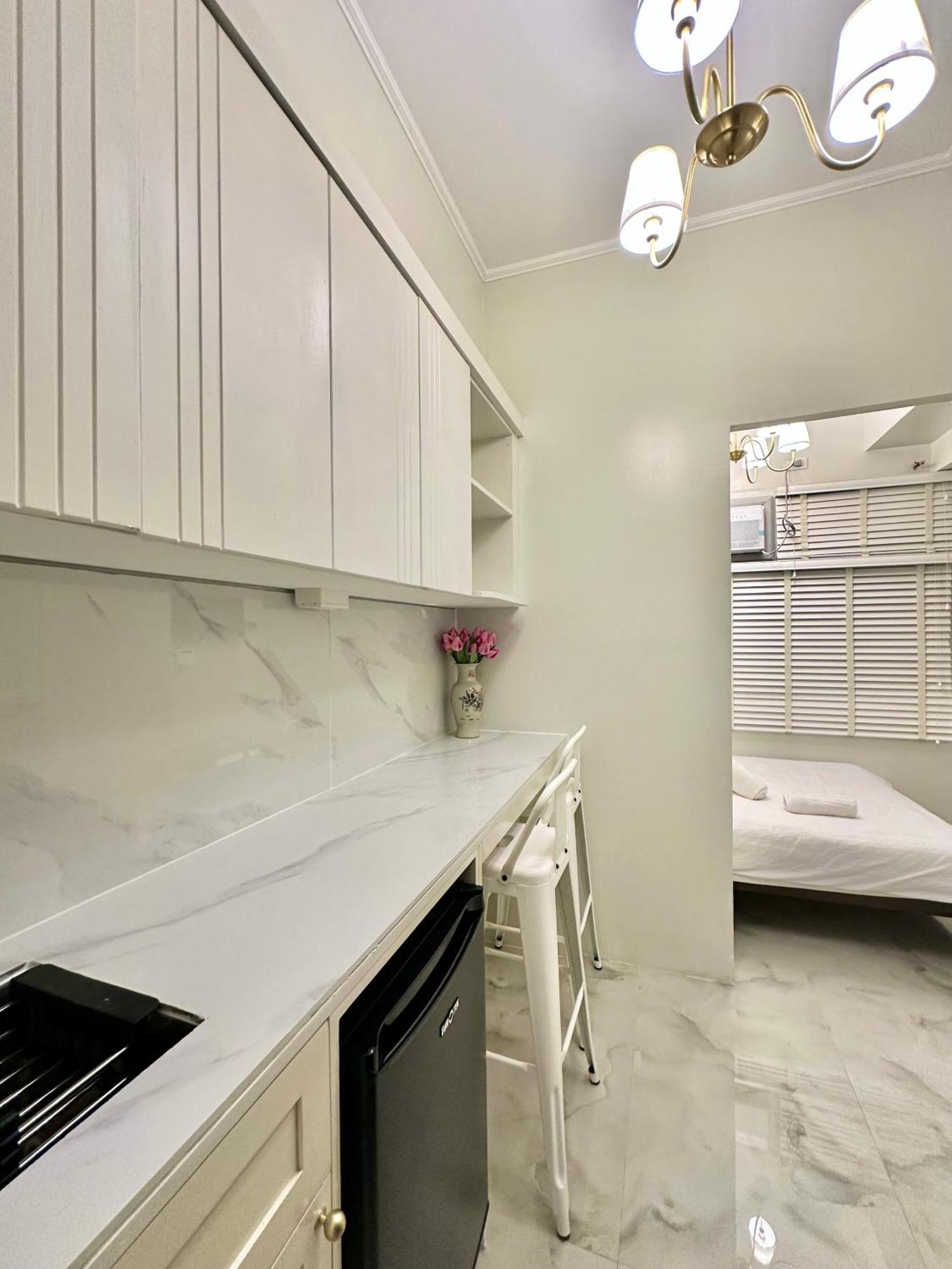 Two Condominium, Alabang Northgate Cyberzone, Gray-fiber Wi-fi Netflix Ready *
