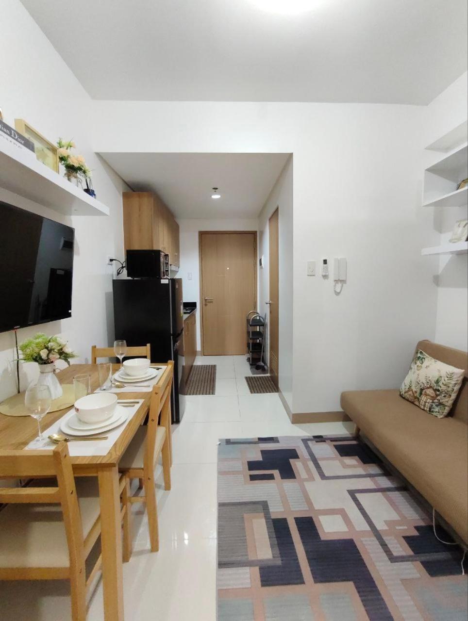 Stylish With View And Netflix - Pool Access Apartment *