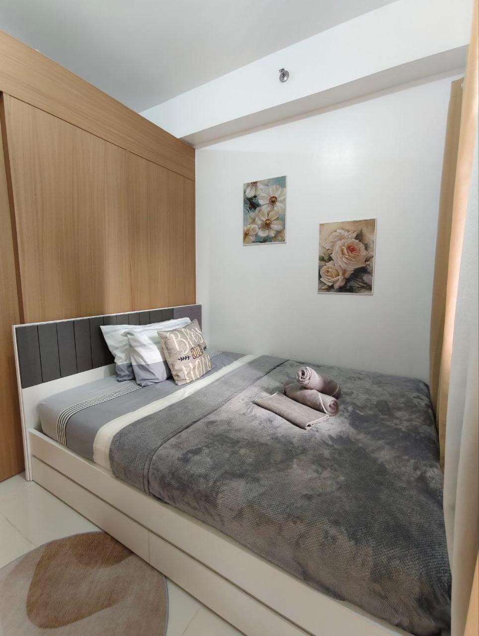 Stylish With View And Netflix - Pool Access Apartment Manila