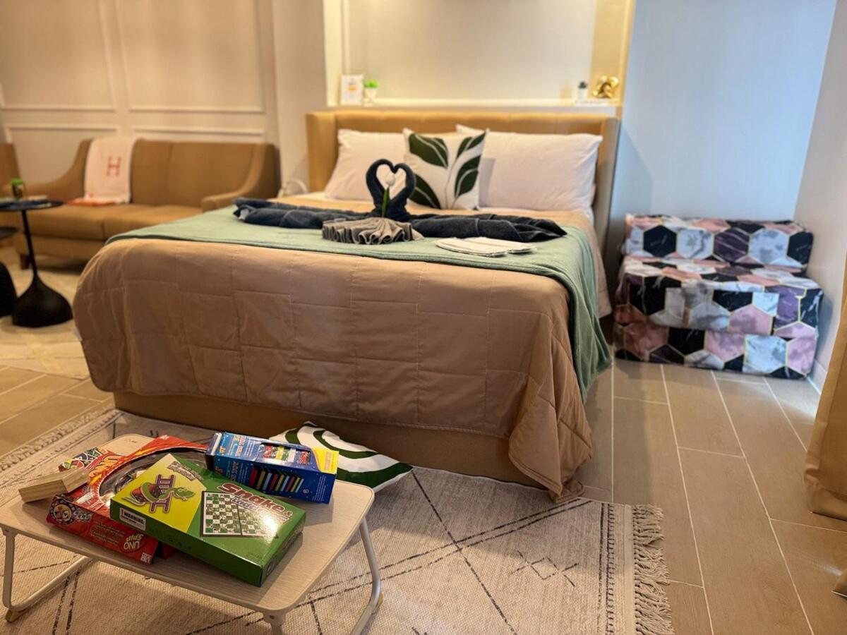 Apartment Cozy Staycation Venice With Balcony Mckinley Near Bgc Manila