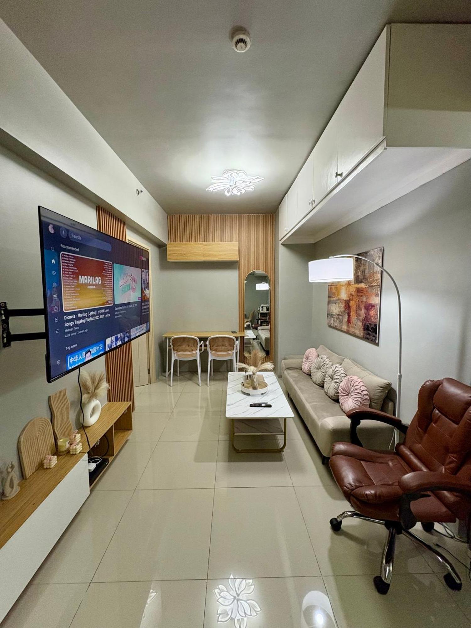 Comfy Cozy Staycation Apartment *