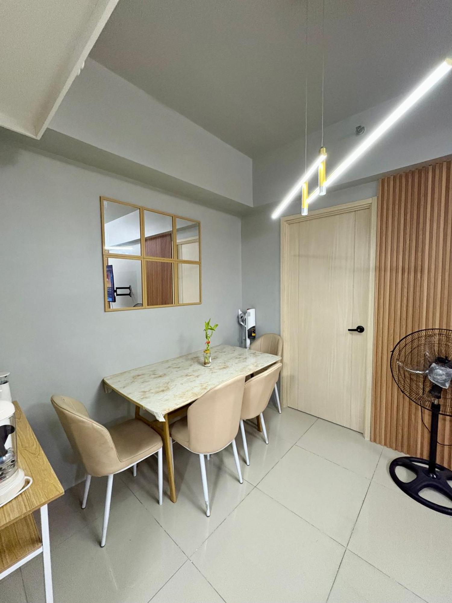 Apartment Comfy Cozy Staycation Manila