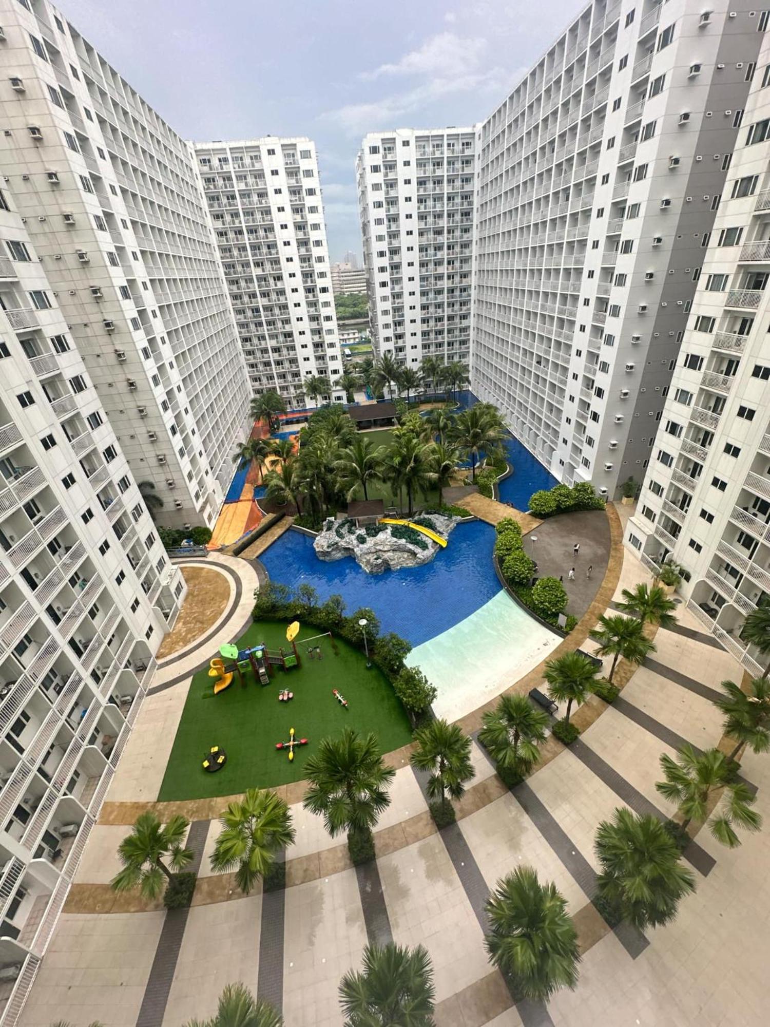 Shore Residences Near Moa * Manila