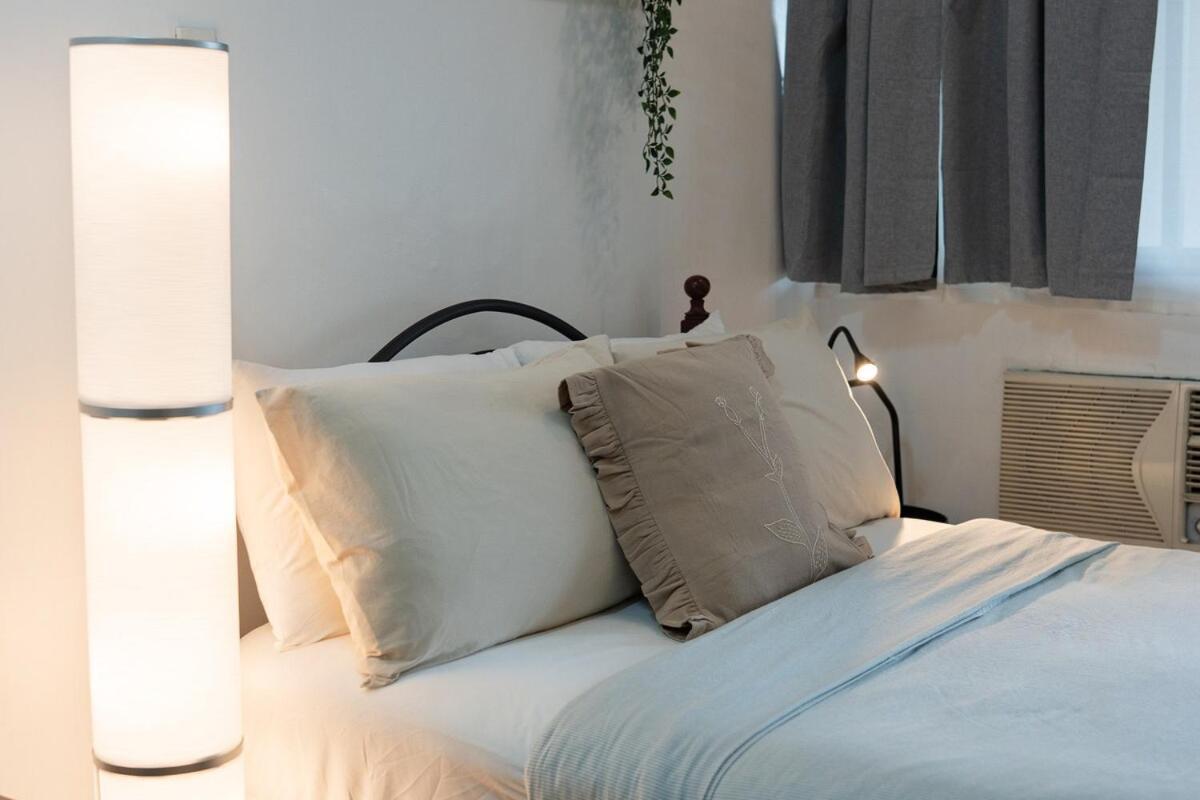 Comfy Greenbelt - Fiber Wifi & Free Pool Apartment Manila