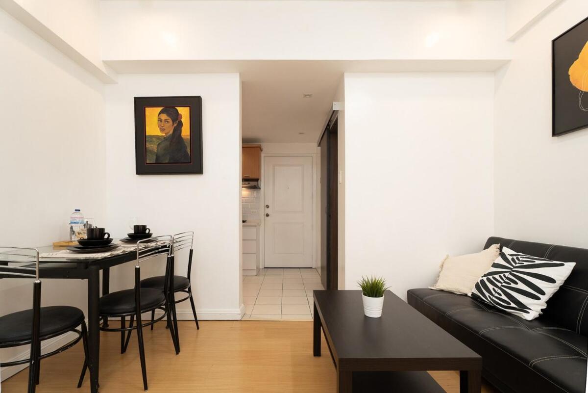 Apartment Comfy Greenbelt - Fiber Wifi & Free Pool Manila