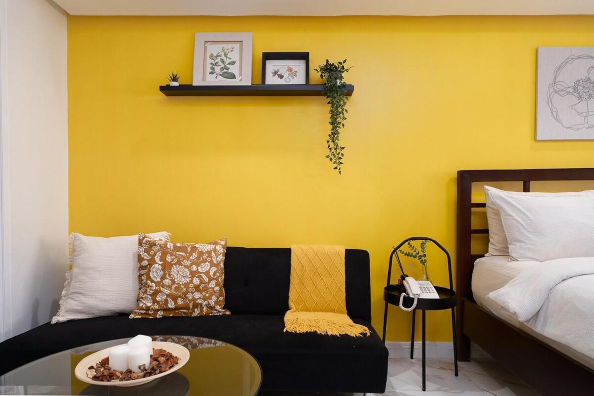 Apartment Greenbelt Makati With Balcony & Park Views *