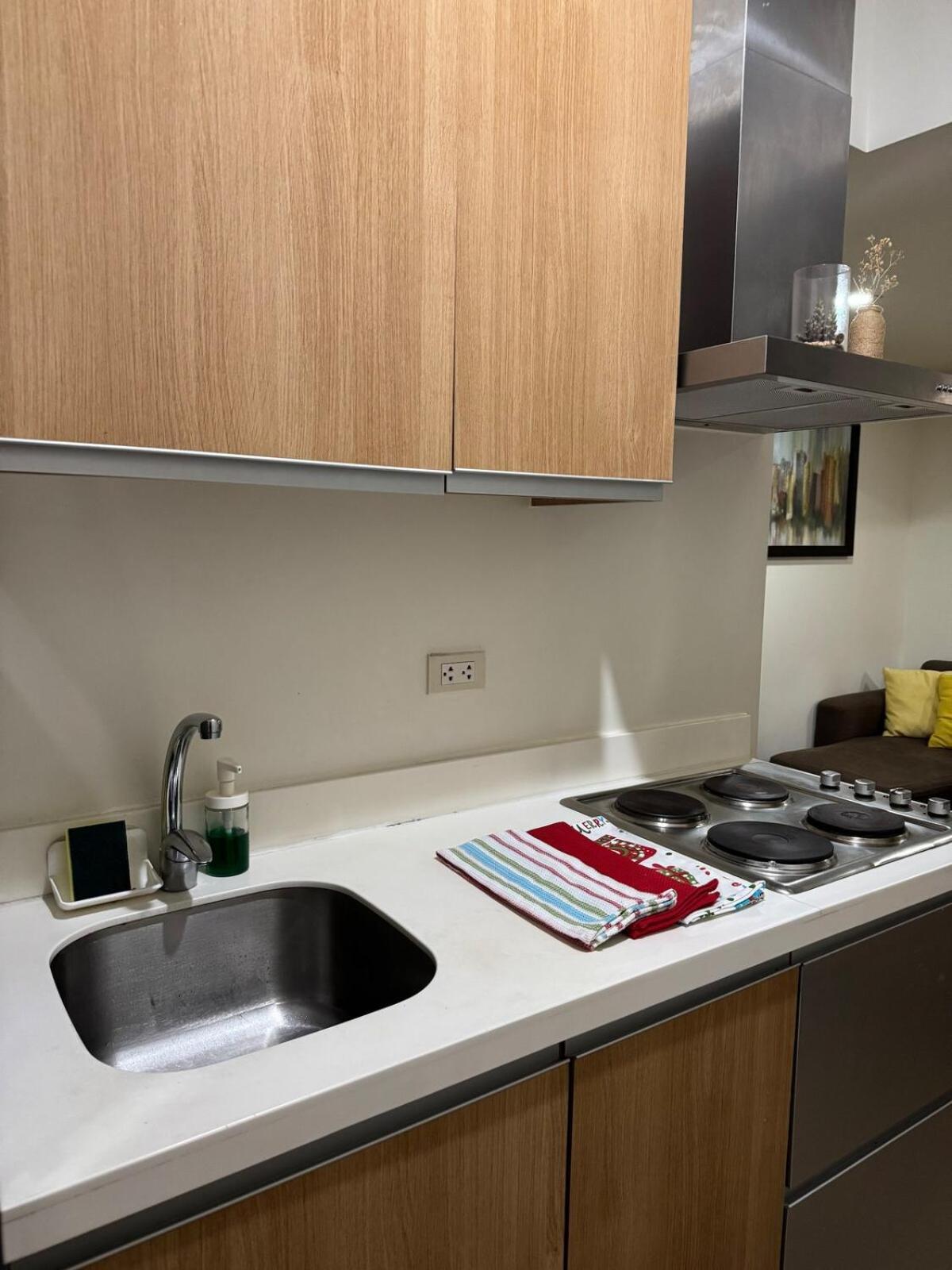 Apartment Cozy Fully Furnished 2 Bedroom Unit *