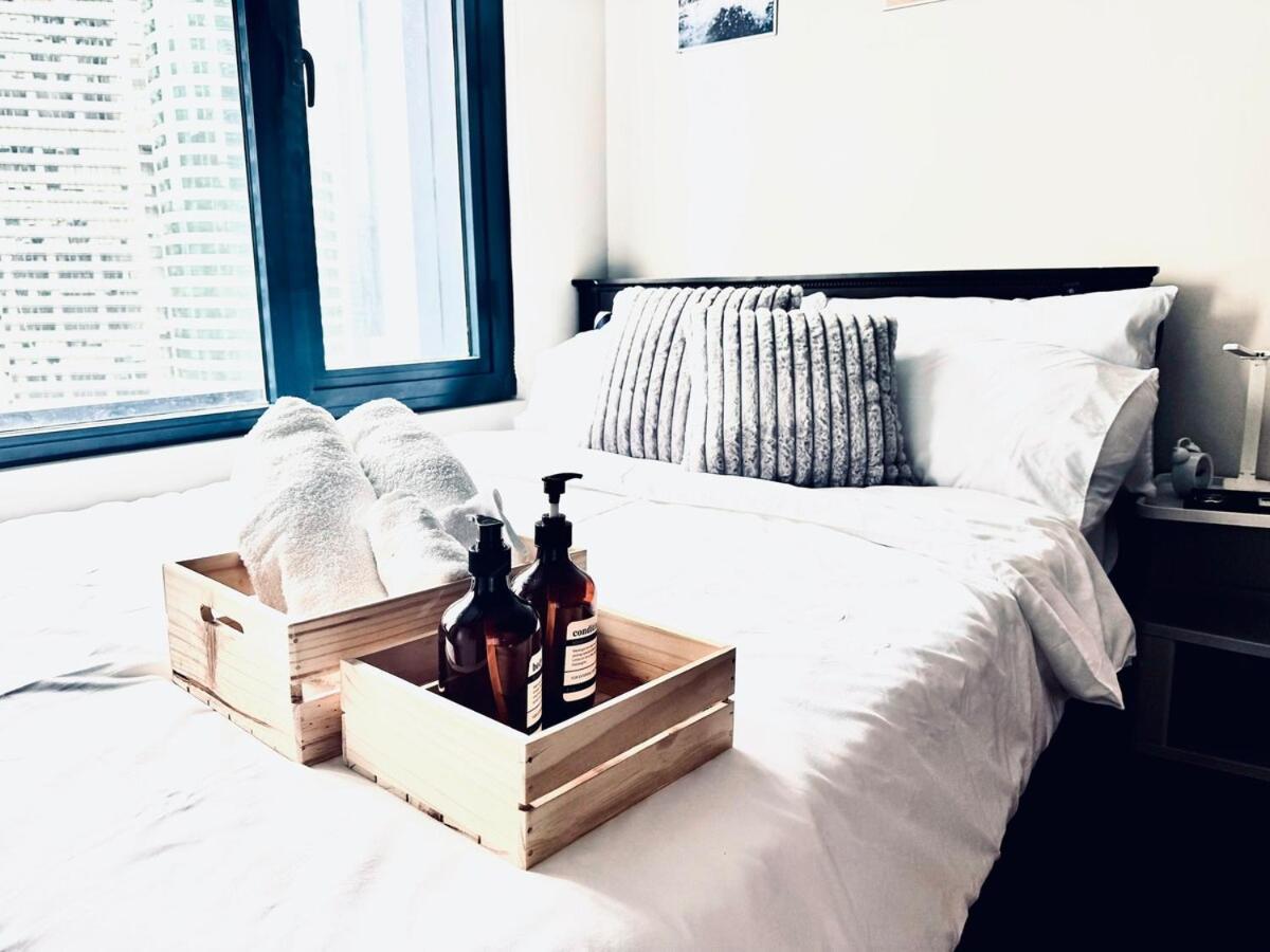 Luxurious 2 Bedroom Oasis In Air Residences With Bar Ktv And Games Apartment Manila