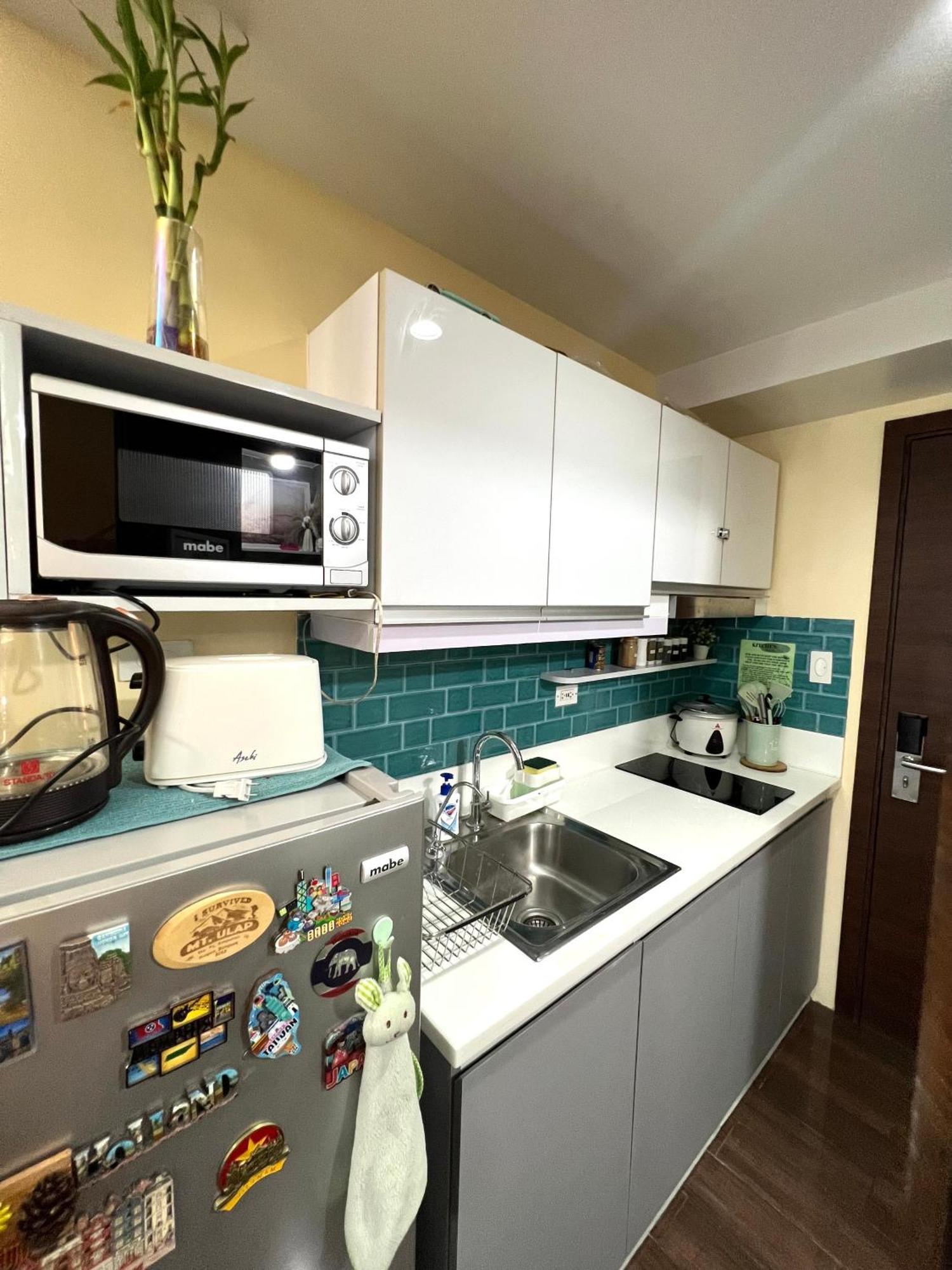 In Air Residences, Makati With Wifi, Netflix, Pool, Mall And Apartment