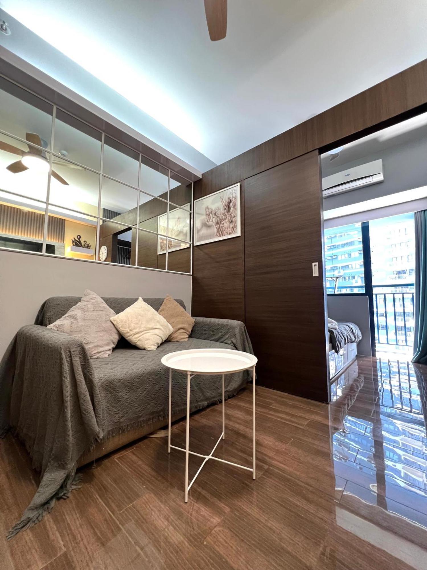 In Air Residences, Makati With Wifi, Netflix, Pool, Mall And Apartment *