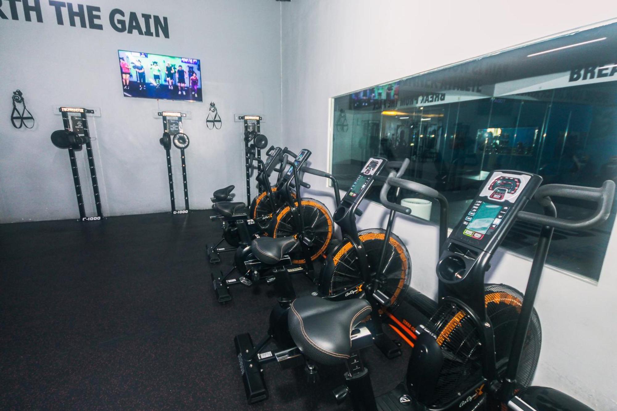 Air Penthouse 59 Gym Swim Park 300 Mbps Apartment *
