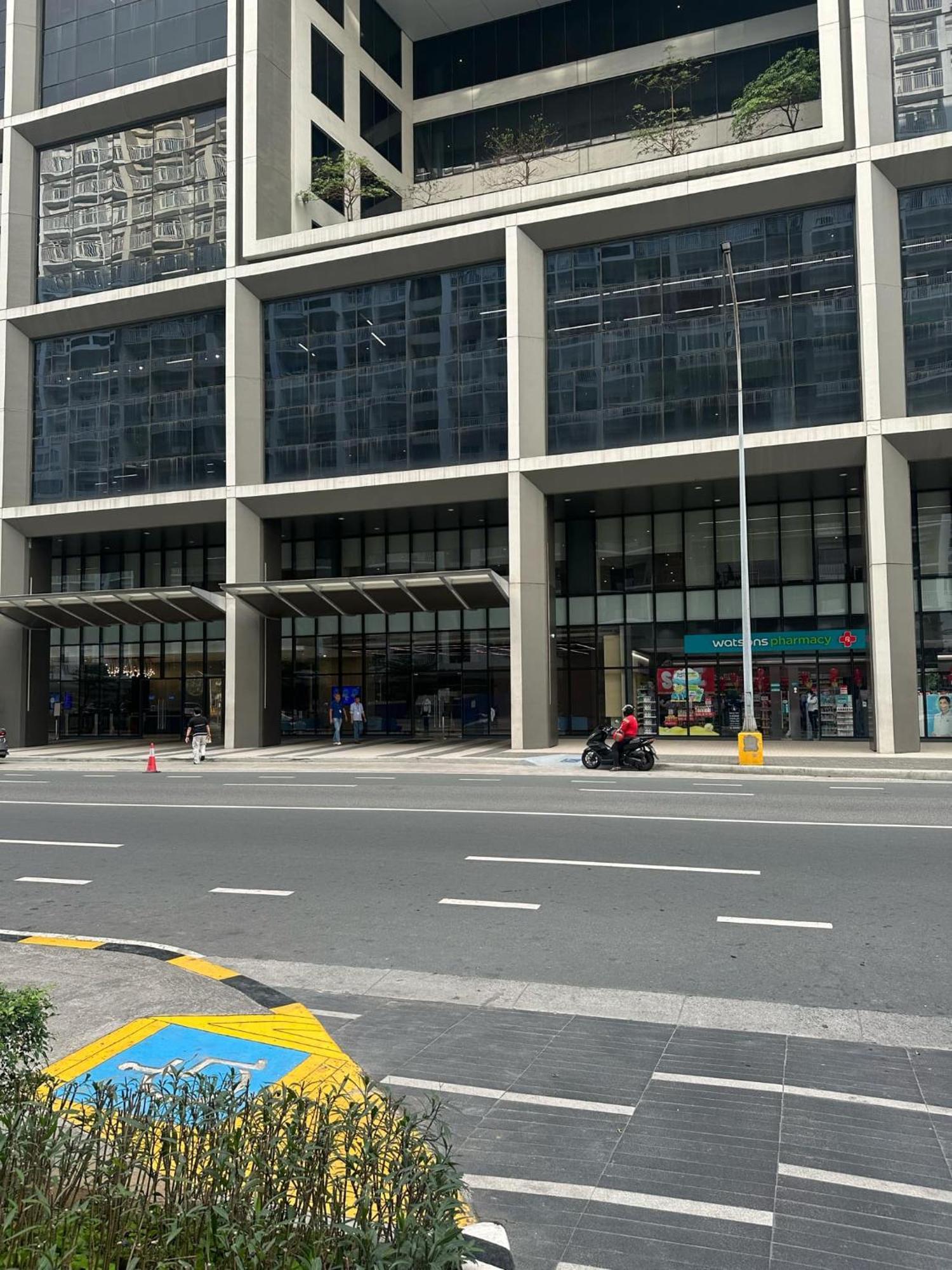 Shore Residences Near Moa * Manila