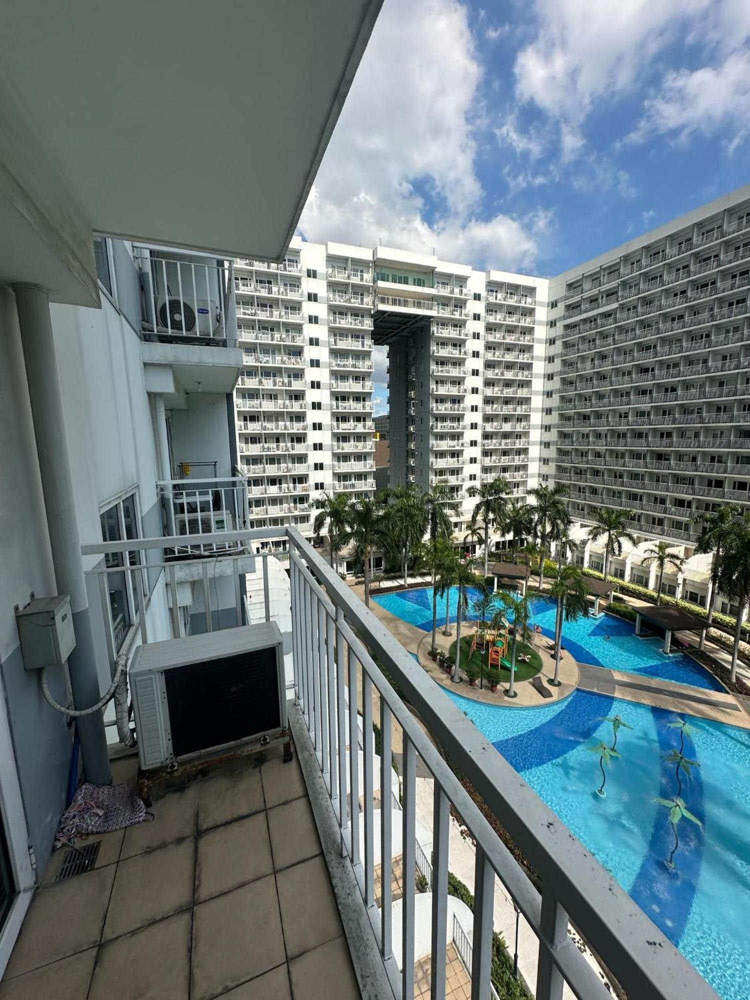 Apartment Shell Residences Pool View
