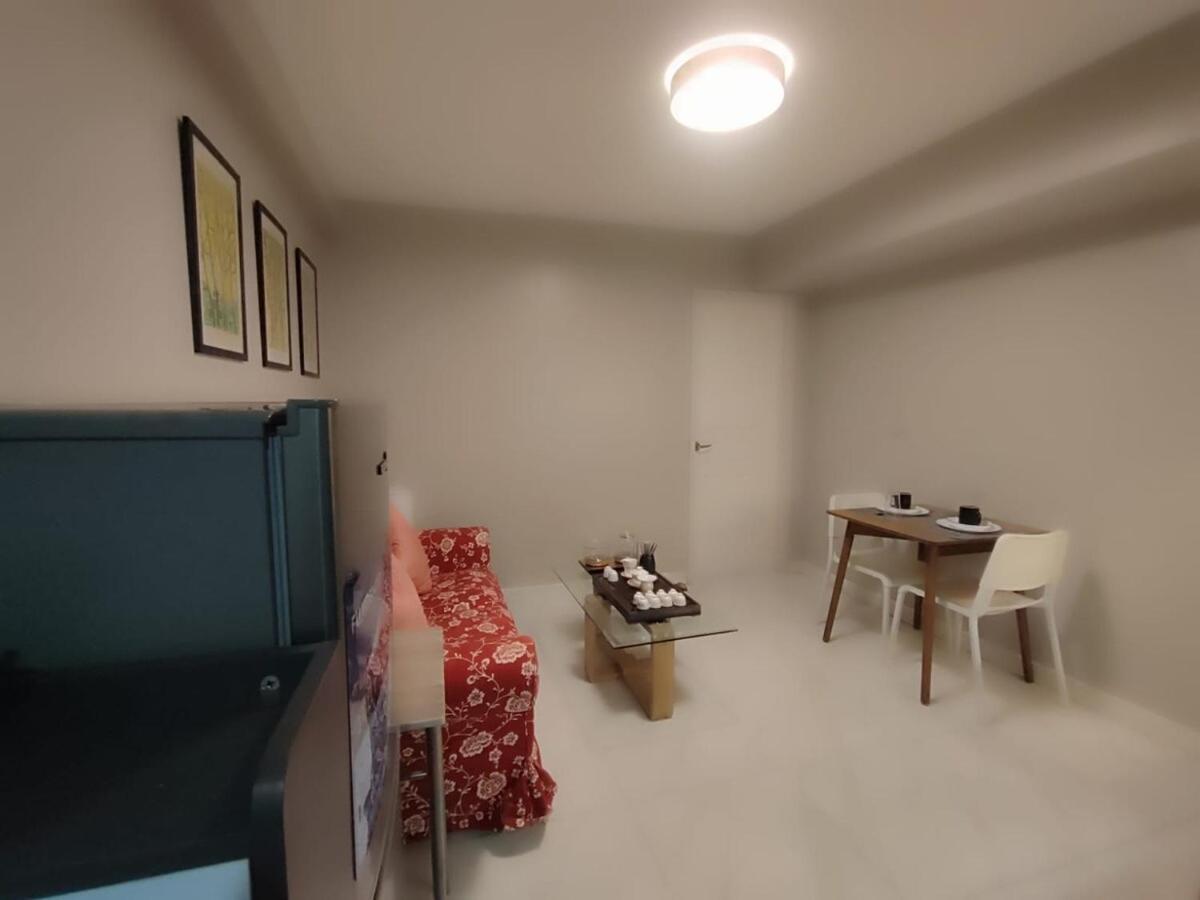 Staycation With Balcony And River View Apartment