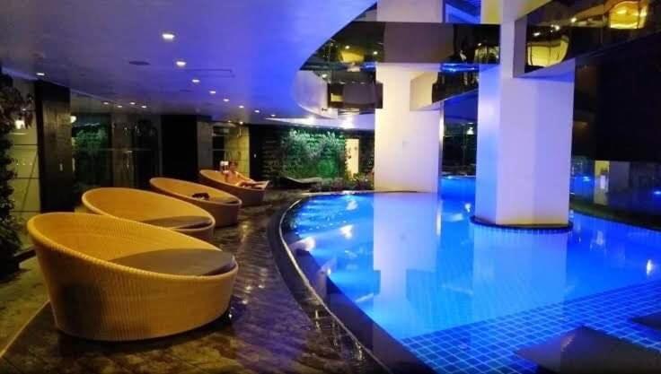 Apartment Affordable At Gramercy Makati With Balcony & Parking *