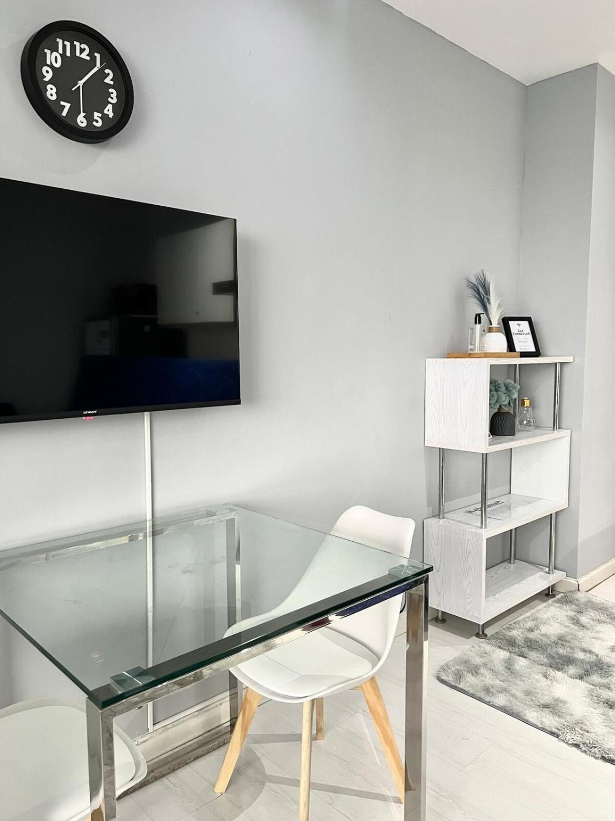 Affordable At Gramercy Makati With Balcony & Parking * Manila