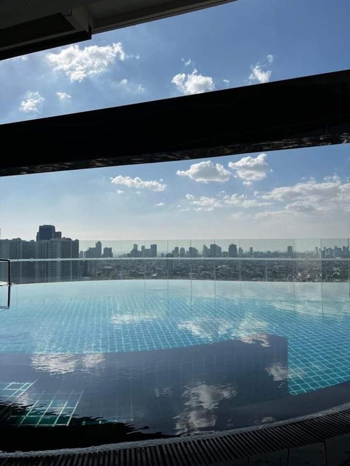 Apartment Affordable At Gramercy Makati With Balcony & Parking *