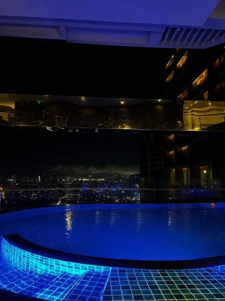 Affordable At Gramercy Makati With Balcony & Parking * Manila