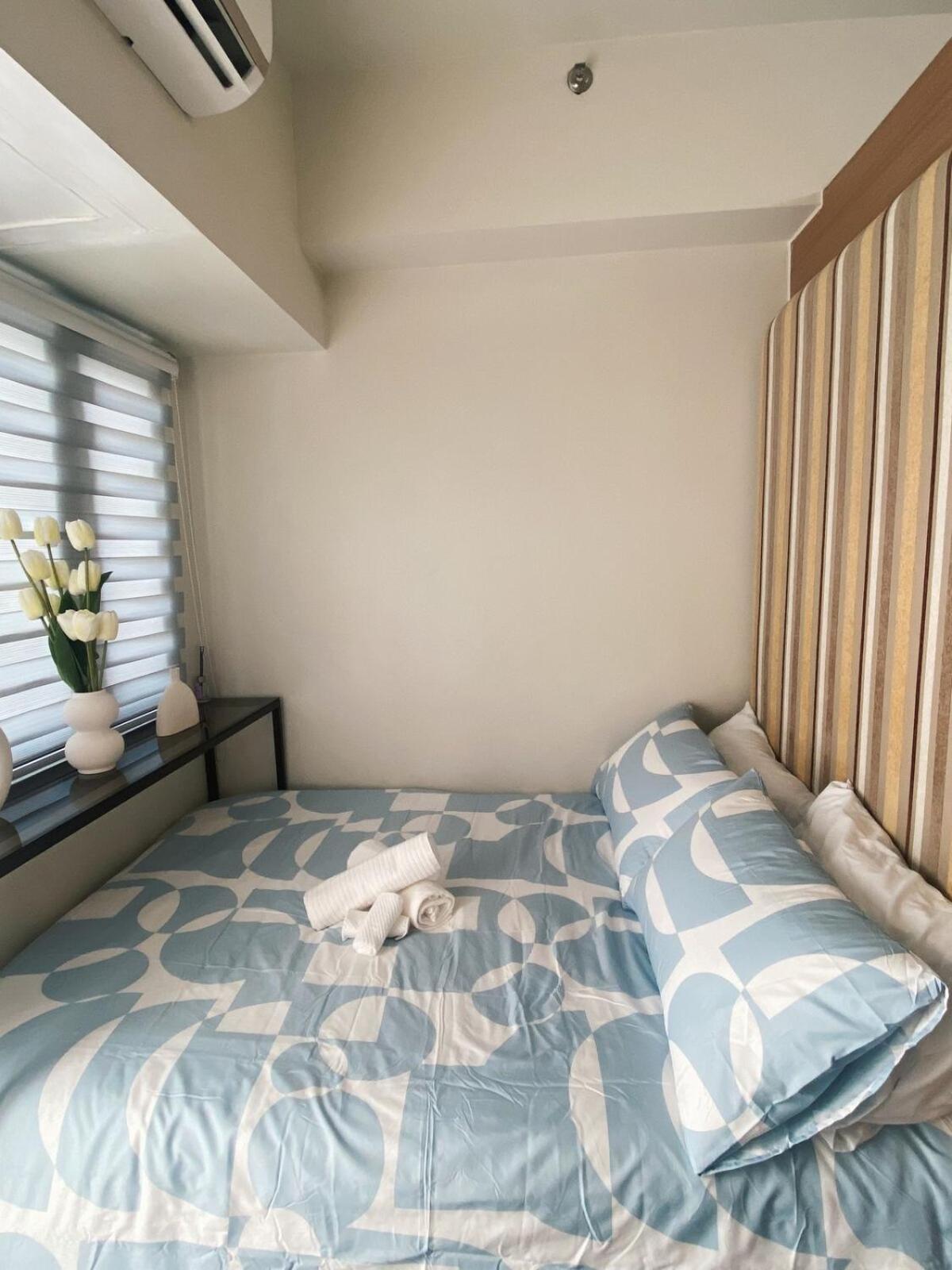 1-br With Balcony In Shore 3 Residences, Pasay *