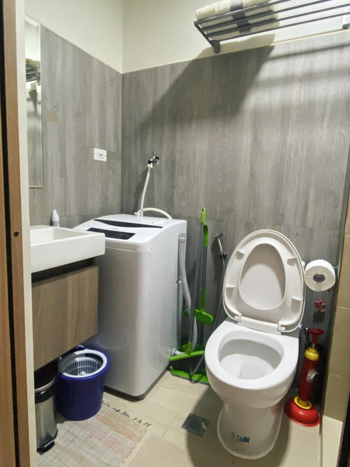 1-br With Balcony In Shore 3 Residences, Pasay Apartment
