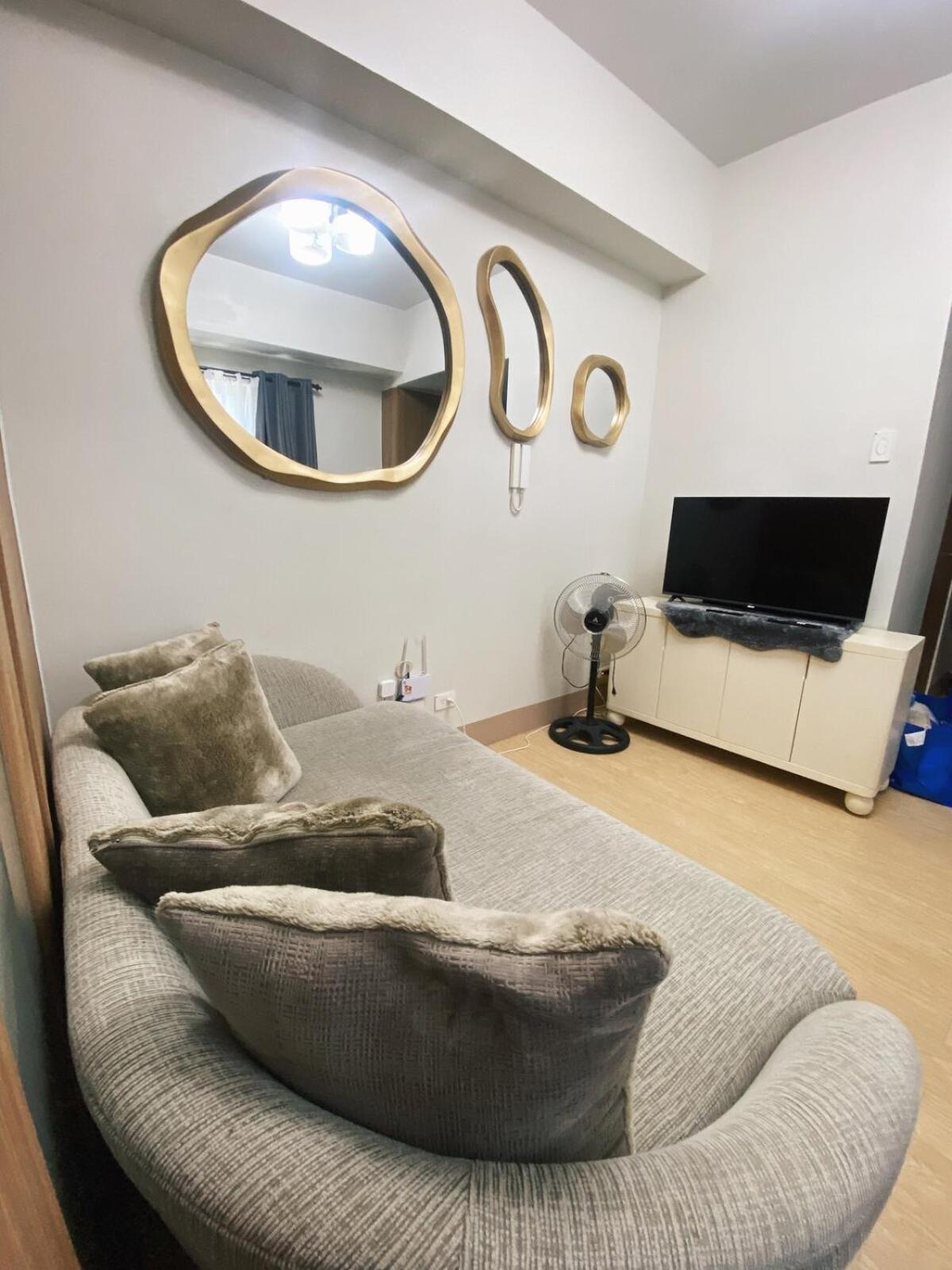 1-br With Balcony In Shore 3 Residences, Pasay *