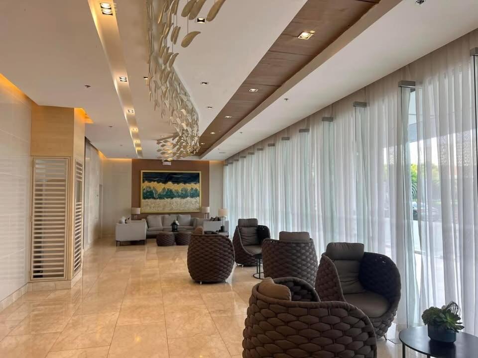 1-br With Balcony In Shore 3 Residences, Pasay