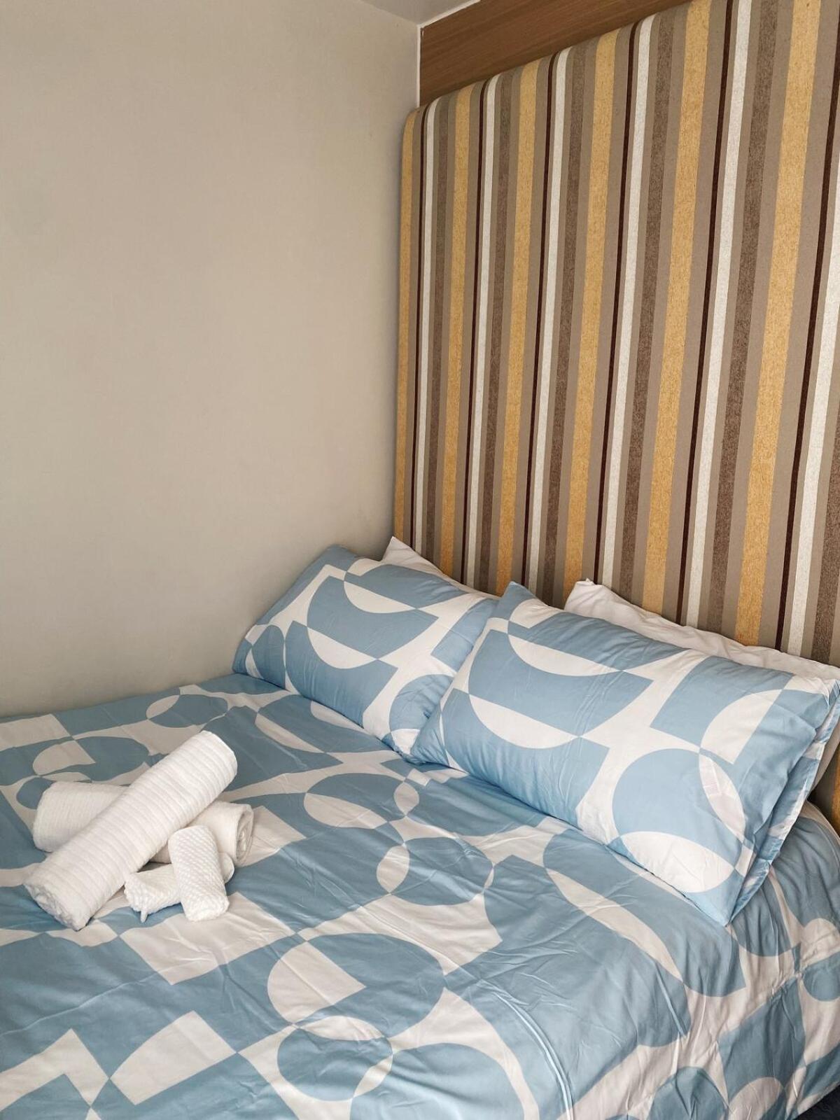 Apartment 1-br With Balcony In Shore 3 Residences, Pasay Manila