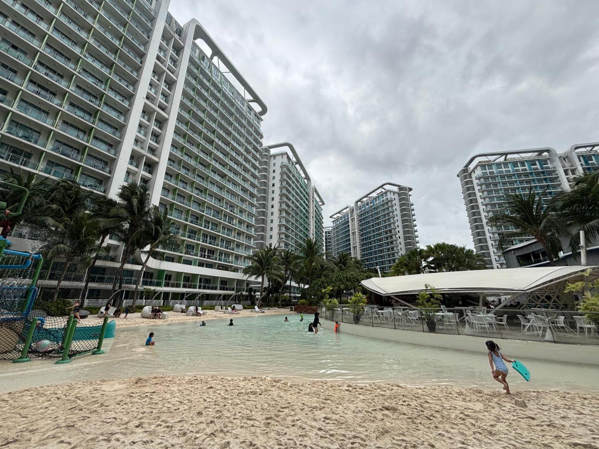 Aparthotel The At Azure South - Bahamas Paranaque City