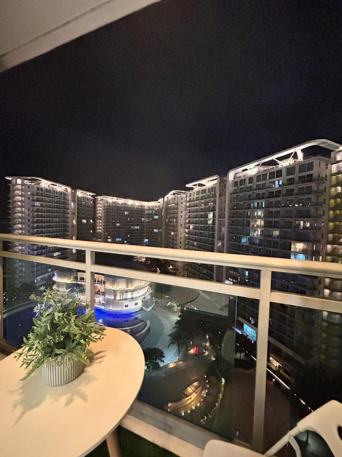 & Pool View Condotel Staycation At Azure With Ps4 *