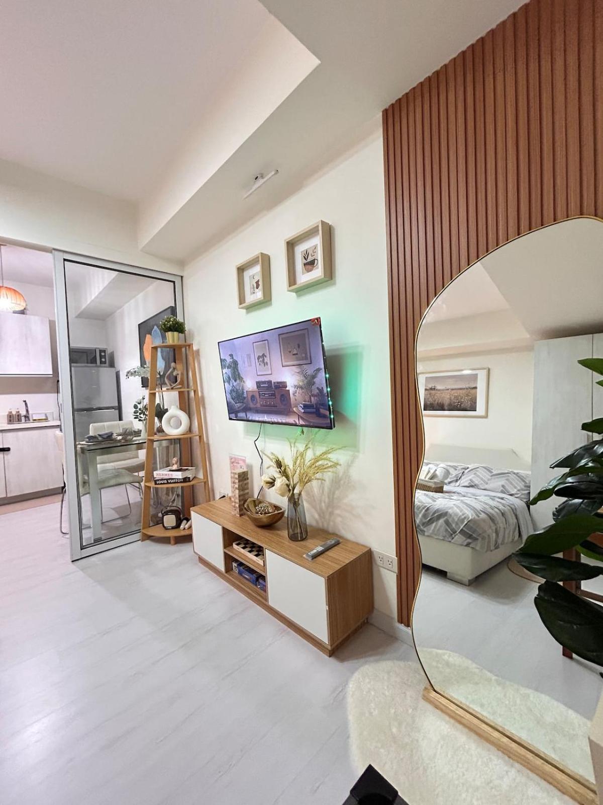 Apartment & Pool View Condotel Staycation At Azure With Ps4 *
