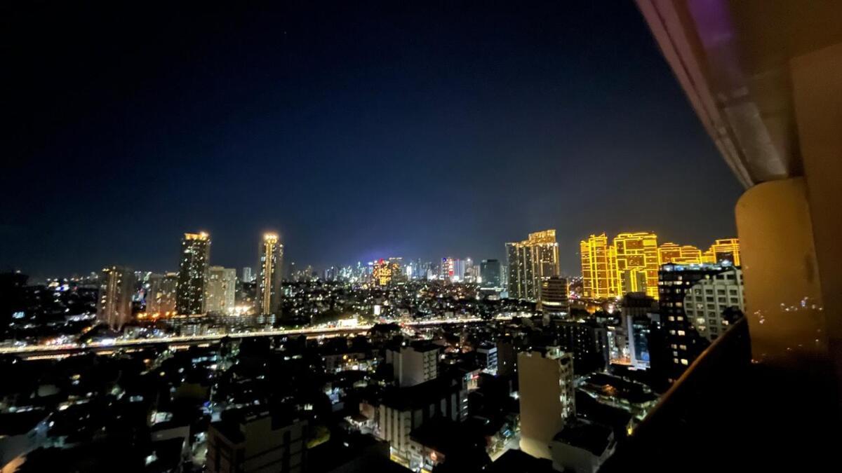 Apartment Newly Spacious Unit In Poblacion Makati W Full Stunning View, Wifi, Sauna, Gym, Swimming Pool And Game Room!