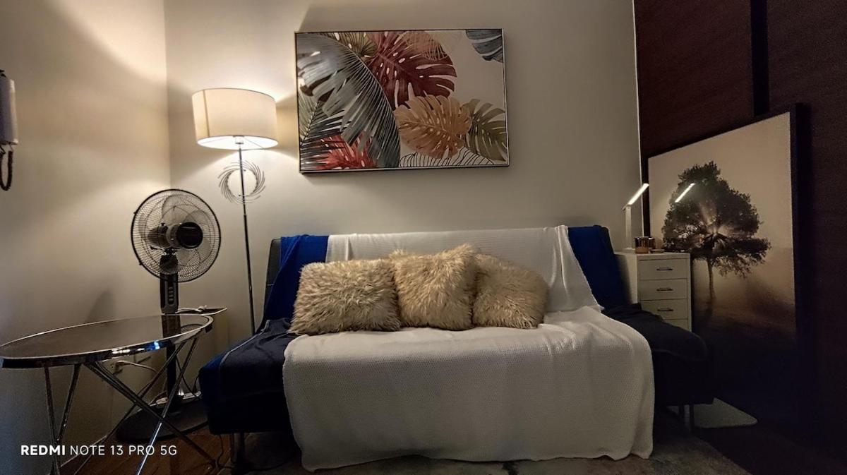 Air Tower B Rm 445 Elegant And Cosy Makati Condoxd Apartment *